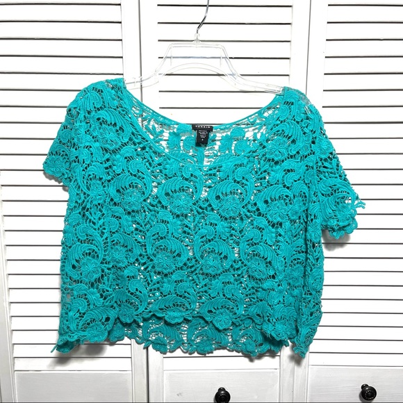 🎉HP🎉 Torrid Turquoise Color Lace Crop Top, Size 0 - Picture 2 of 14